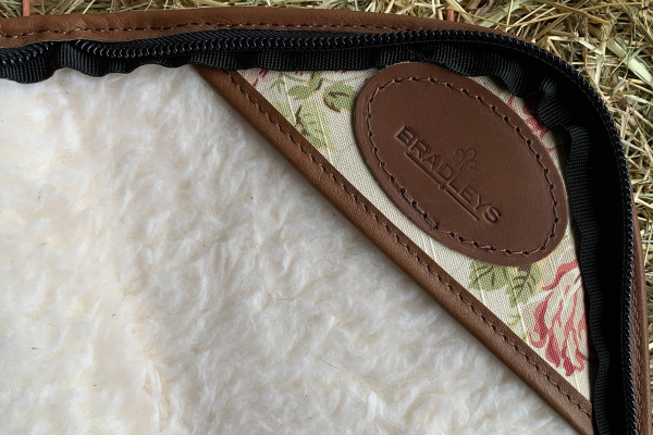 Floral Linen & Leather Creme Gunslip - Afbeelding 12